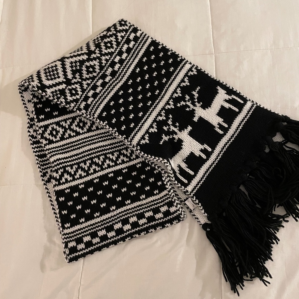 Old Navy Black & White Fair Isle Scarf